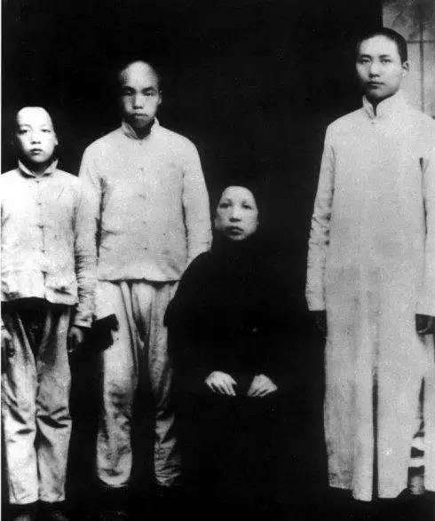 毛泽东和母亲在一起.jpg